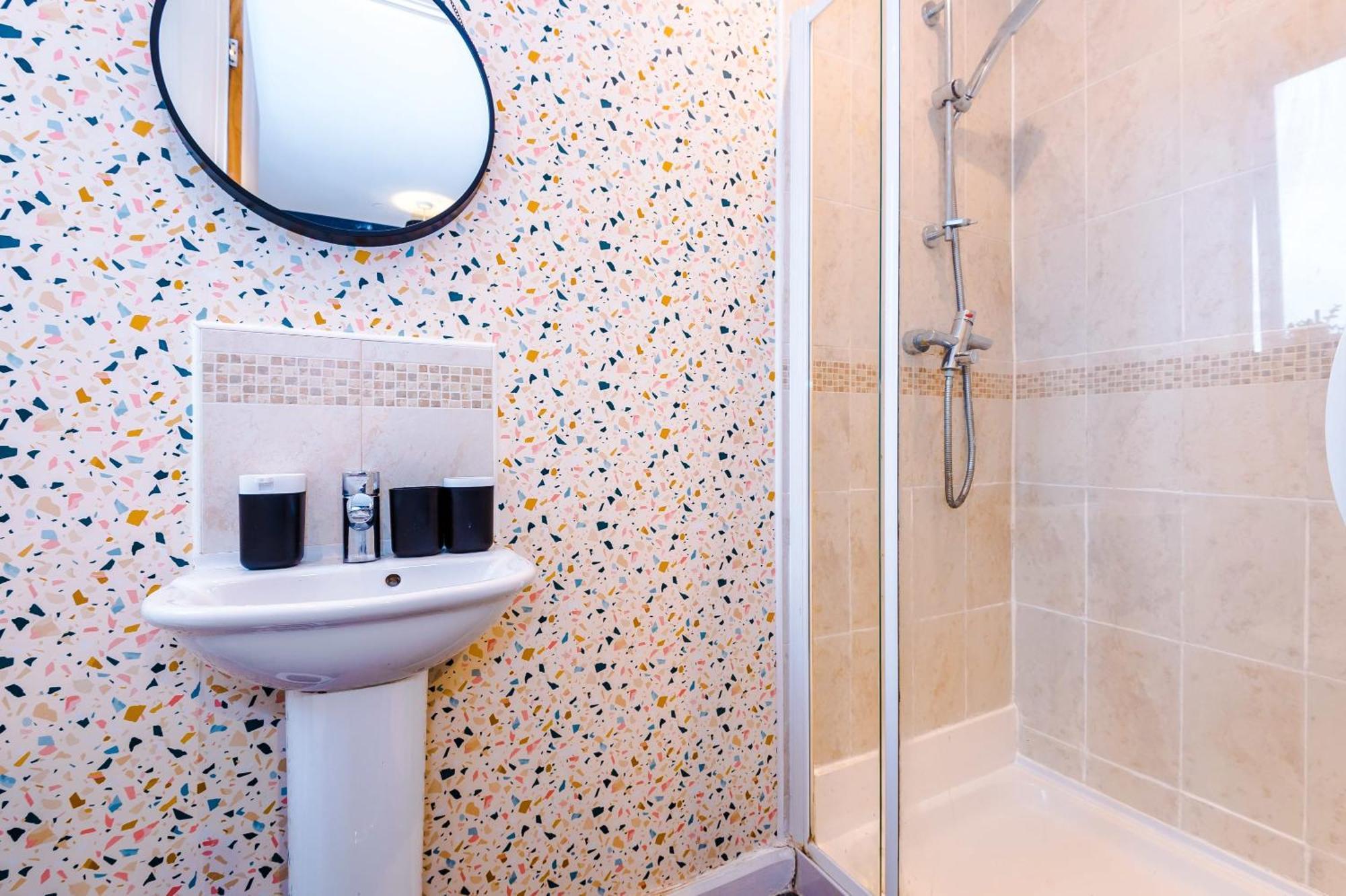 Вилла Rest&Recharge At A Spacious Townhouse By The Etihad Манчестер Экстерьер фото