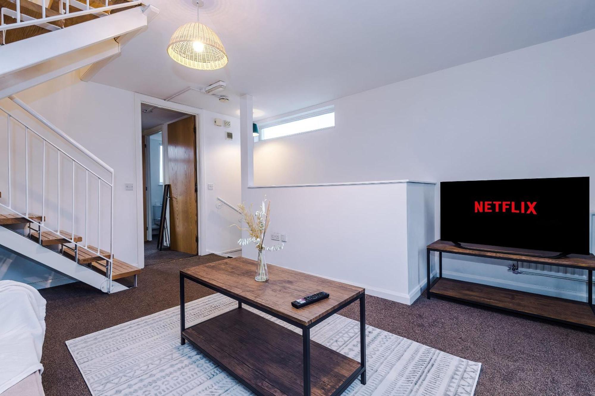 Вилла Rest&Recharge At A Spacious Townhouse By The Etihad Манчестер Экстерьер фото