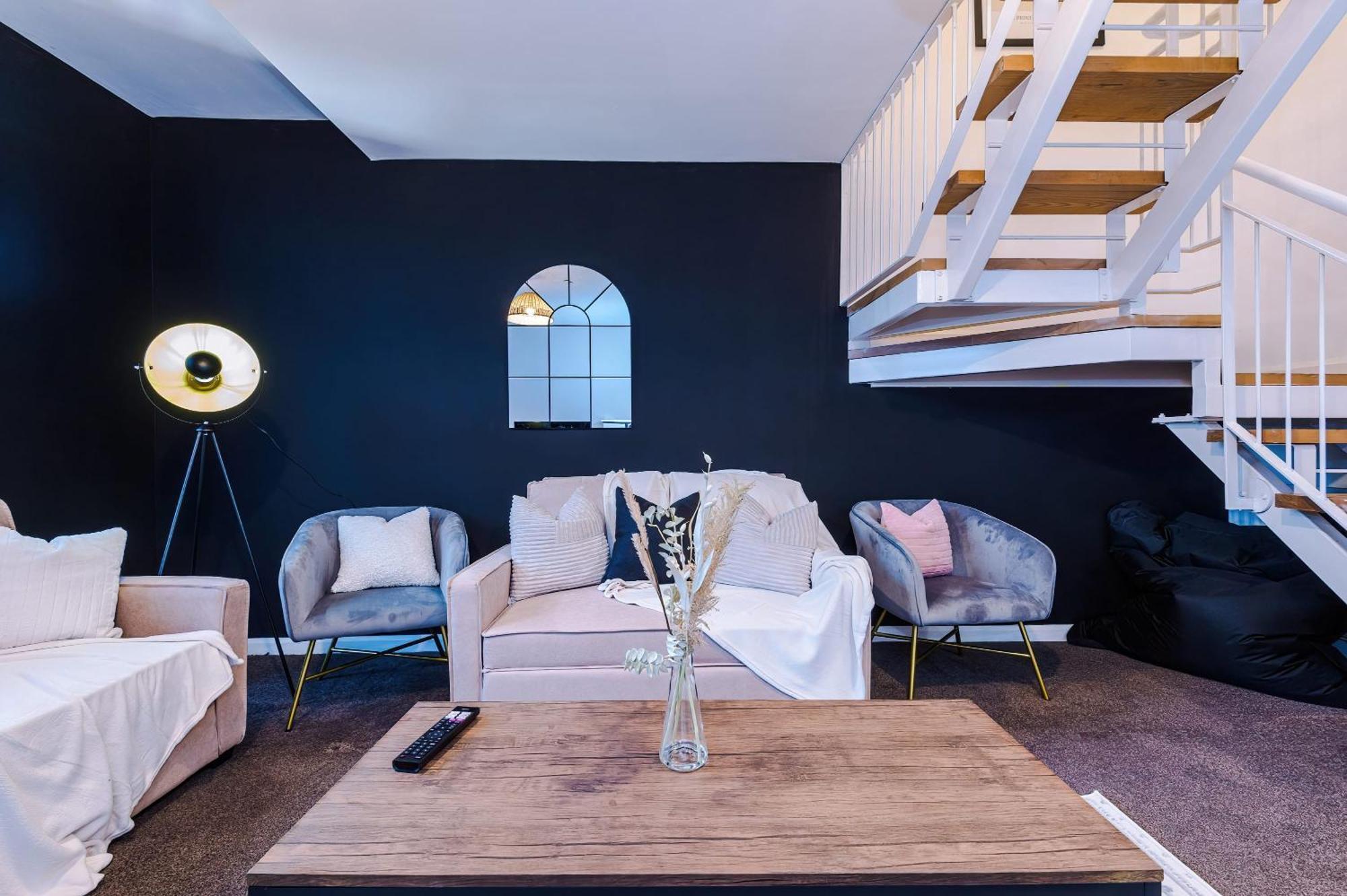 Вилла Rest&Recharge At A Spacious Townhouse By The Etihad Манчестер Экстерьер фото