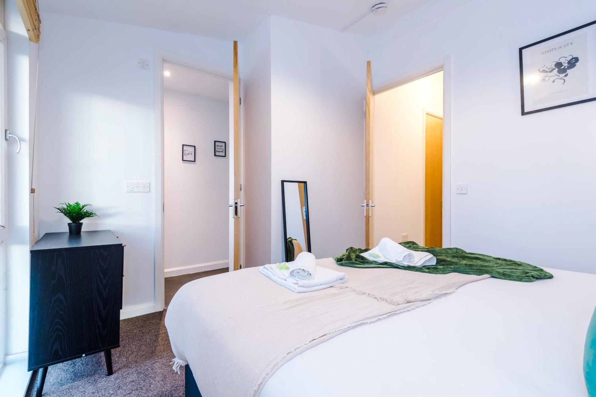 Вилла Rest&Recharge At A Spacious Townhouse By The Etihad Манчестер Экстерьер фото