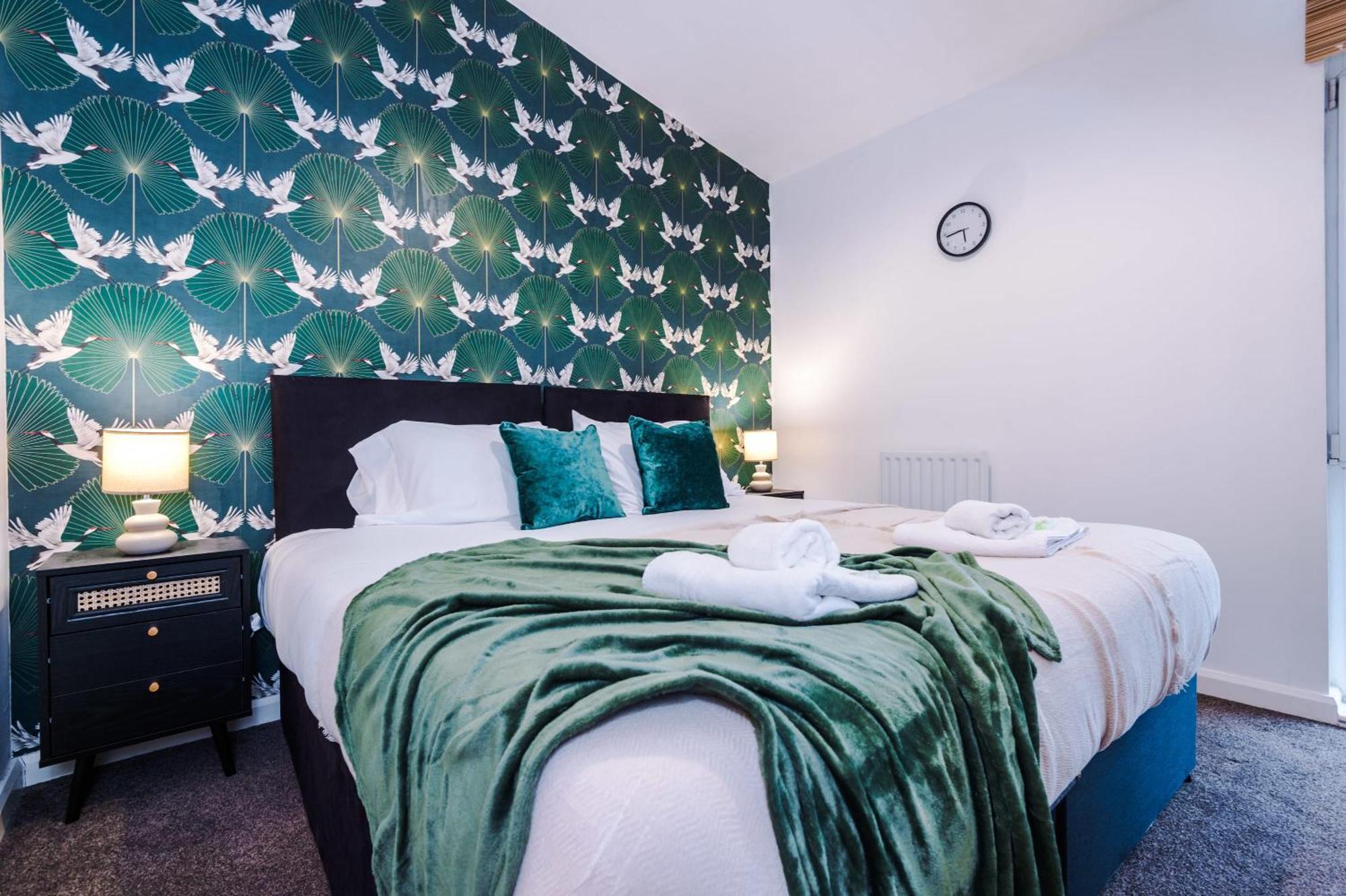 Вилла Rest&Recharge At A Spacious Townhouse By The Etihad Манчестер Экстерьер фото